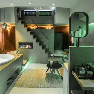https://luxury-wellness-suite-boat-boost.amsterdamhotelsnl.com